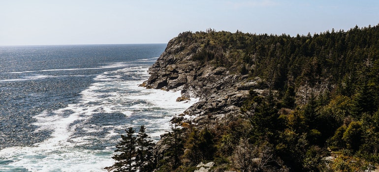 The picture of a seaside cliff you can see after moving to Maine